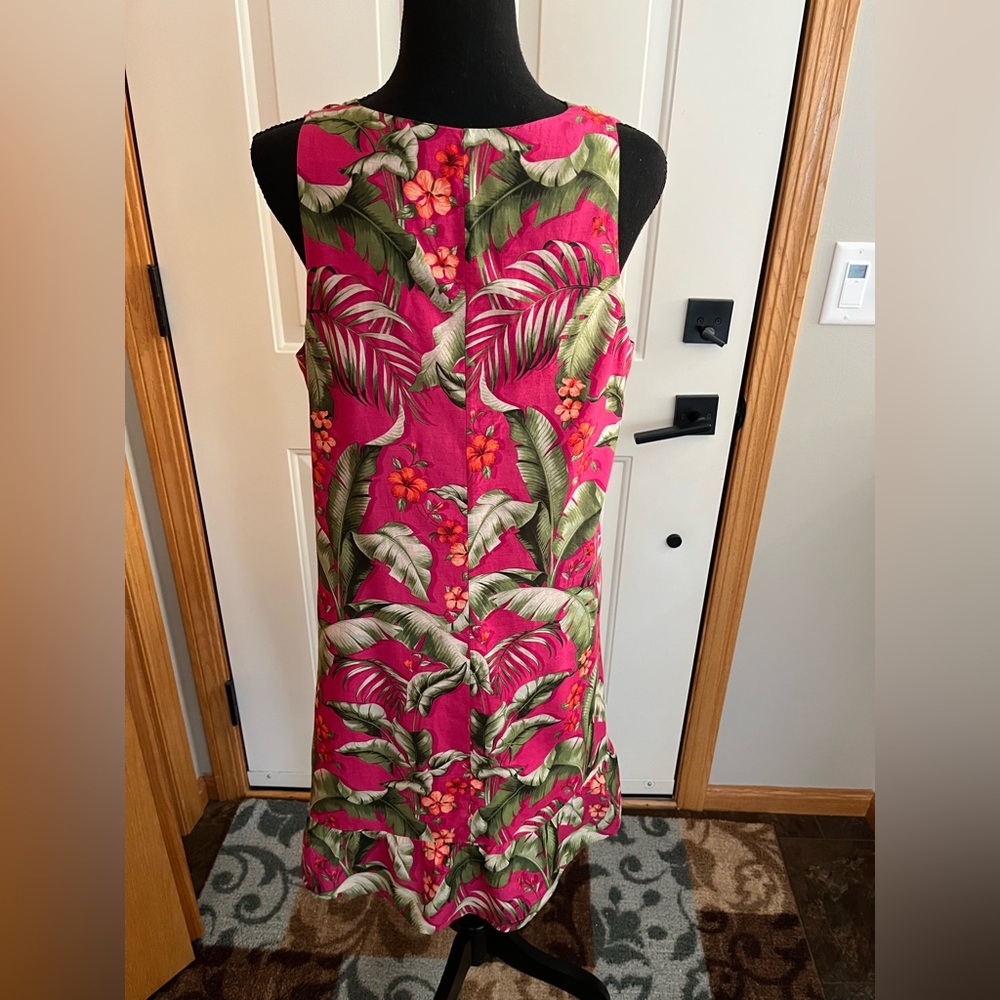 Tommy Bahama Fushia pink tropical palm leaf floral v neck shift dress. Medium - Picture 3 of 14